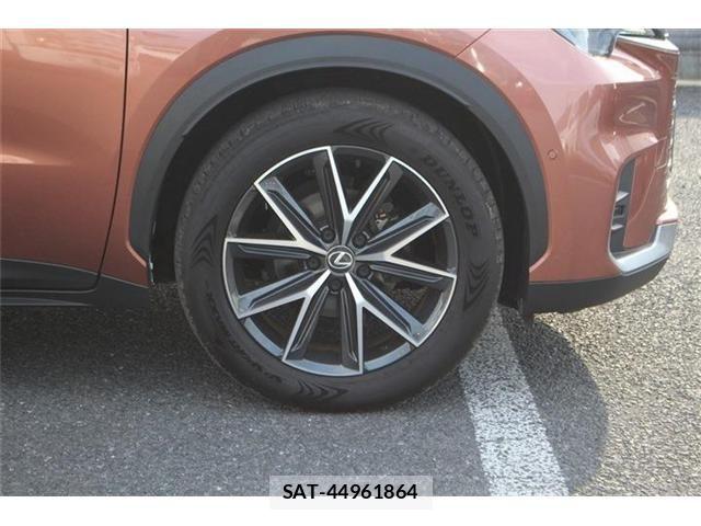 Lexus LBX 2024-04 8074341-10