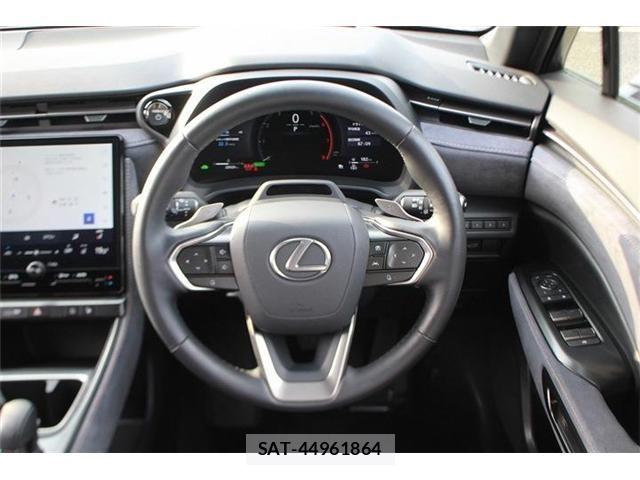 Lexus LBX 2024-04 8074341-15