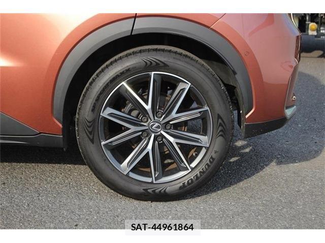 Lexus LBX 2024-04 8074341-24