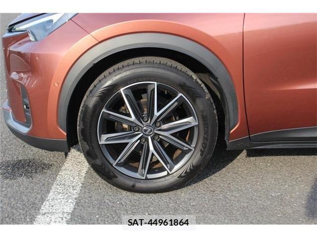 Lexus LBX 2024-04 8074341-25