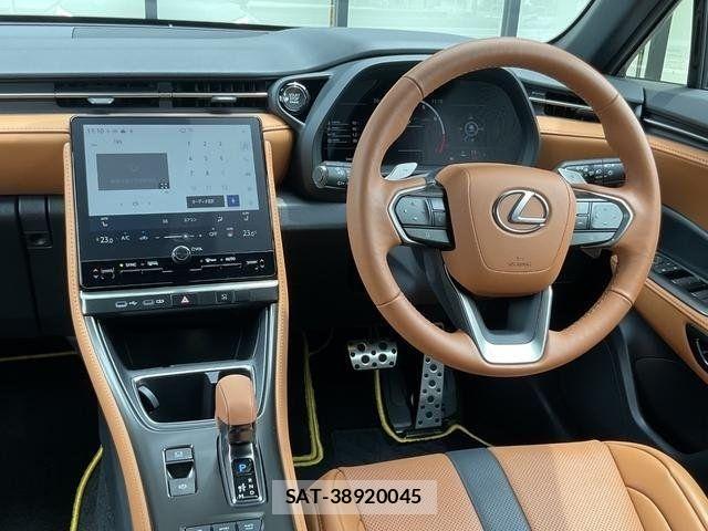 Lexus LBX 2025-10 8074339-12
