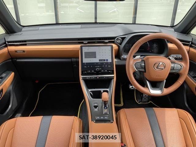 Lexus LBX 2025-10 8074339-1