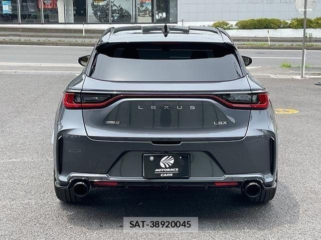 Lexus LBX 2025-10 8074339-4