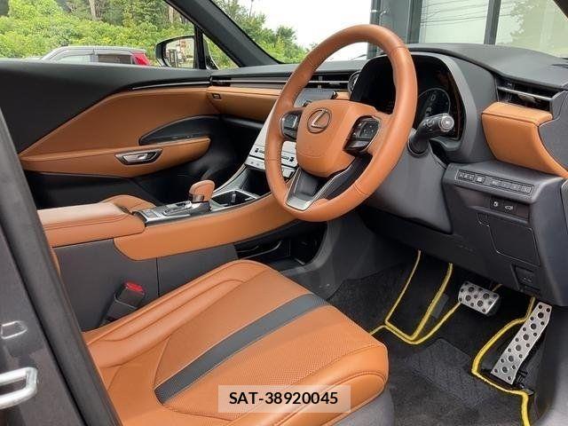 Lexus LBX 2025-10 8074339-7