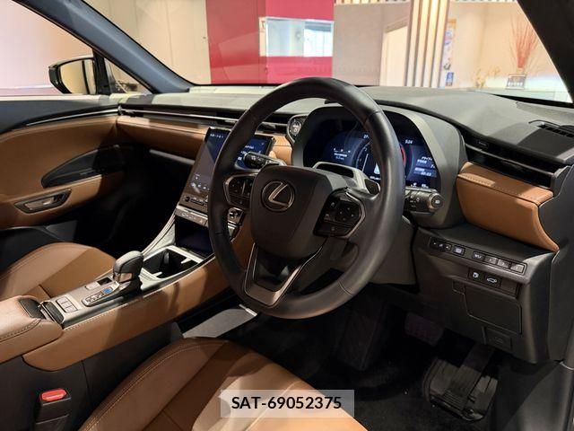 Lexus LBX 2024-01 8158696-19