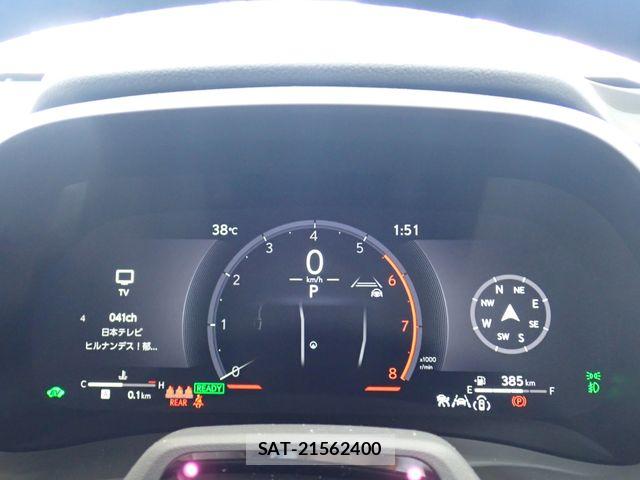 Lexus LBX 2025-06 8208372-12