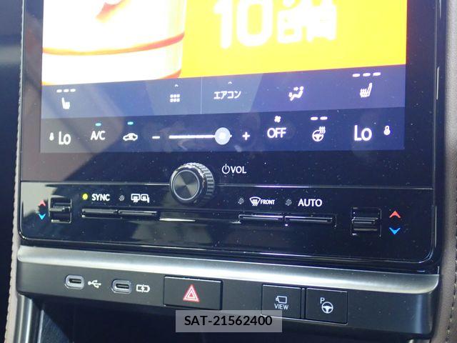 Lexus LBX 2025-06 8208372-14