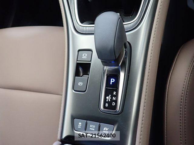 Lexus LBX 2025-06 8208372-15