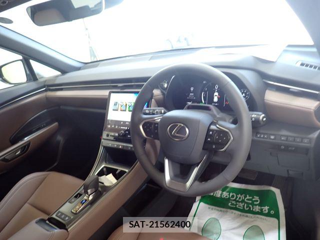 Lexus LBX 2025-06 8208372-1