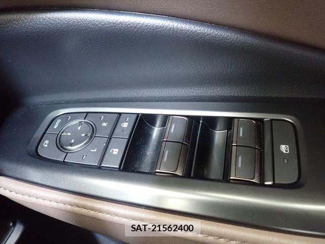 Lexus LBX 2025-06 8208372-19