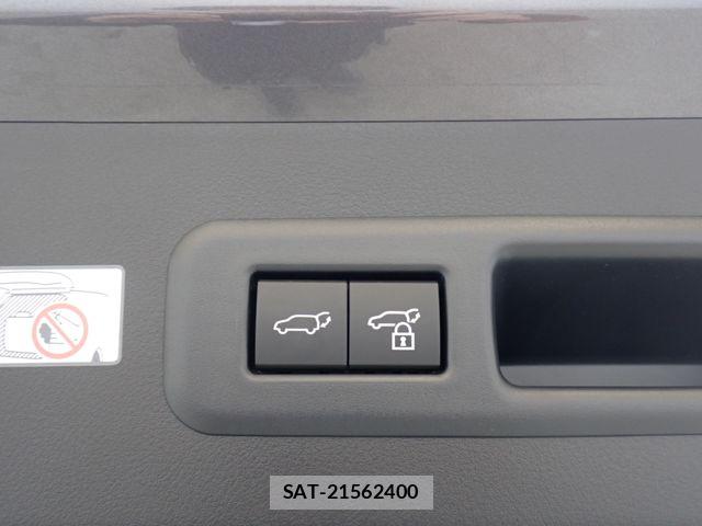 Lexus LBX 2025-06 8208372-23