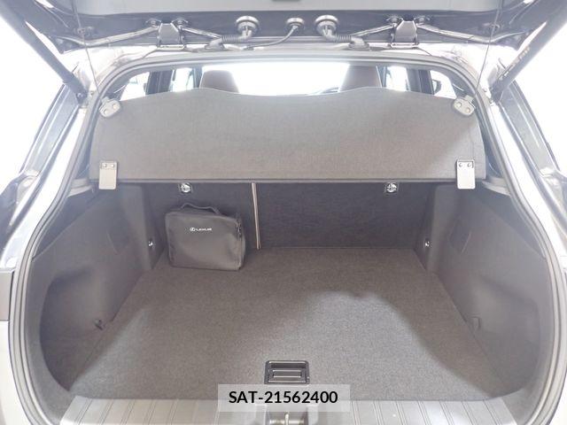 Lexus LBX 2025-06 8208372-24