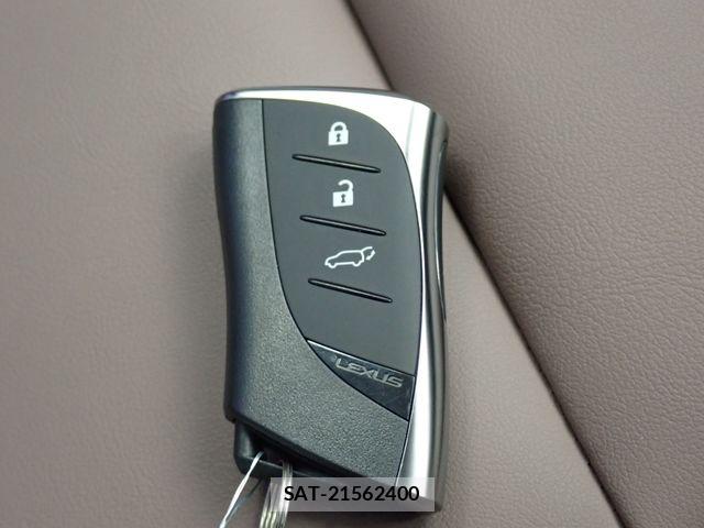 Lexus LBX 2025-06 8208372-27