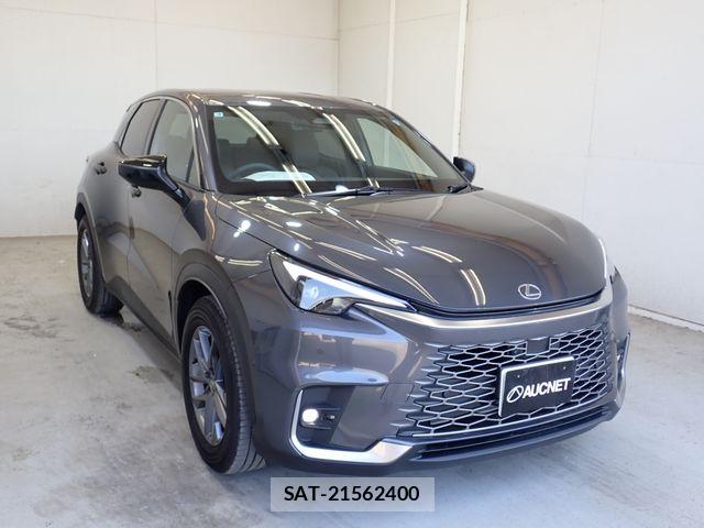 Lexus LBX 2025-06 8208372-3