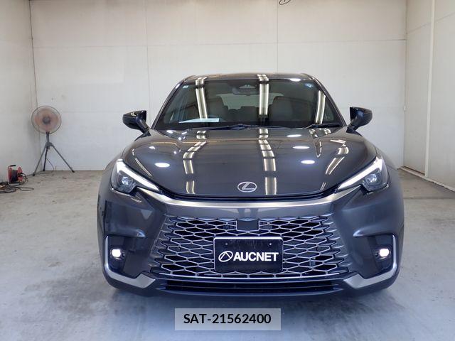 Lexus LBX 2025-06 8208372-5