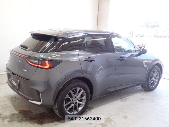 Lexus LBX 2025-06 8208372-7