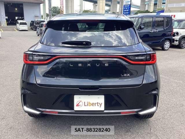 Lexus LBX 2025-11 8208381-14