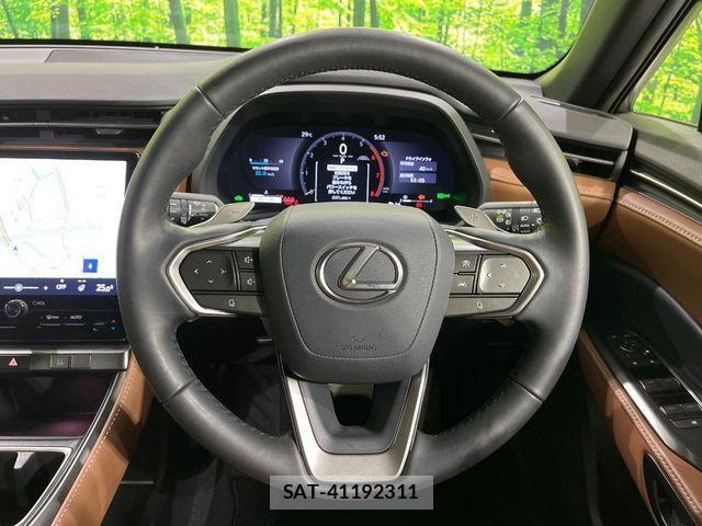 Lexus LBX 2024-03 8208380-10