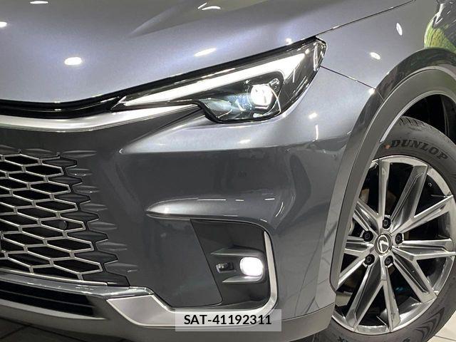 Lexus LBX 2024-03 8208380-11