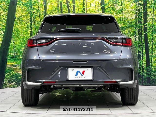 Lexus LBX 2024-03 8208380-14