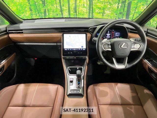 Lexus LBX 2024-03 8208380-1