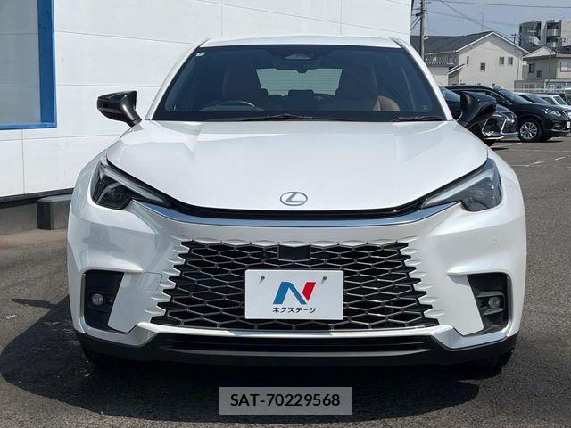 Lexus LBX 2024-06 8208378-13