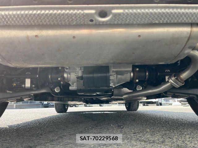 Lexus LBX 2024-06 8208378-18