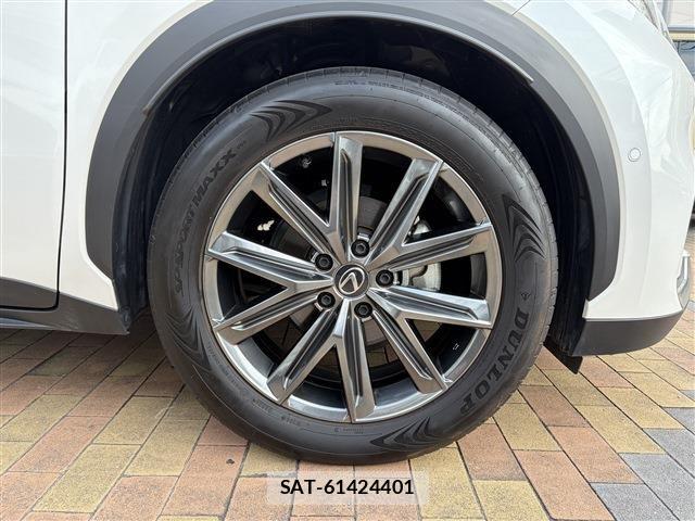 Lexus LBX 2024-06 8208377-9
