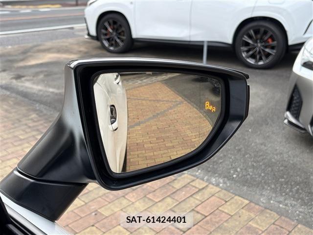 Lexus LBX 2024-06 8208377-10