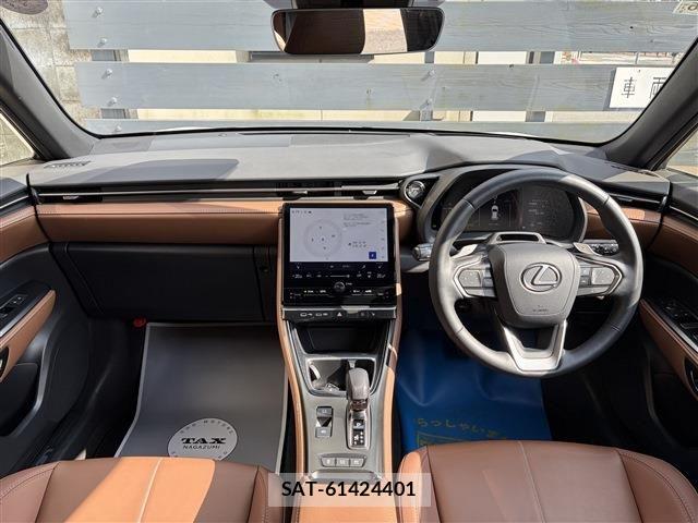 Lexus LBX 2024-06 8208377-12