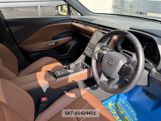 Lexus LBX 2024-06 8208377-13