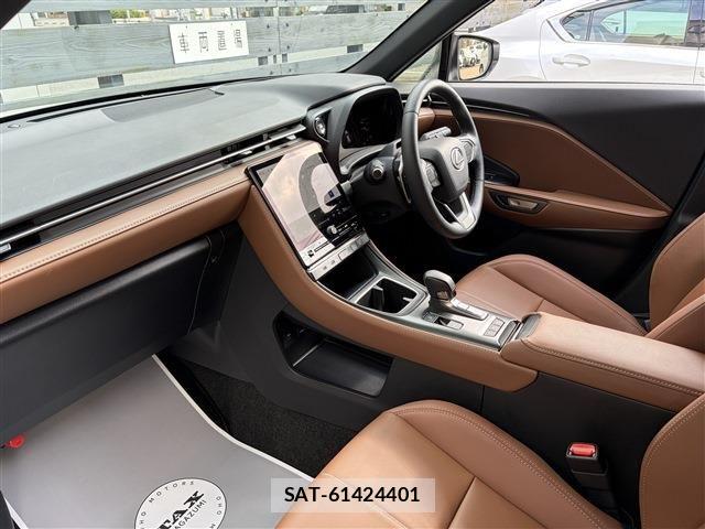 Lexus LBX 2024-06 8208377-15
