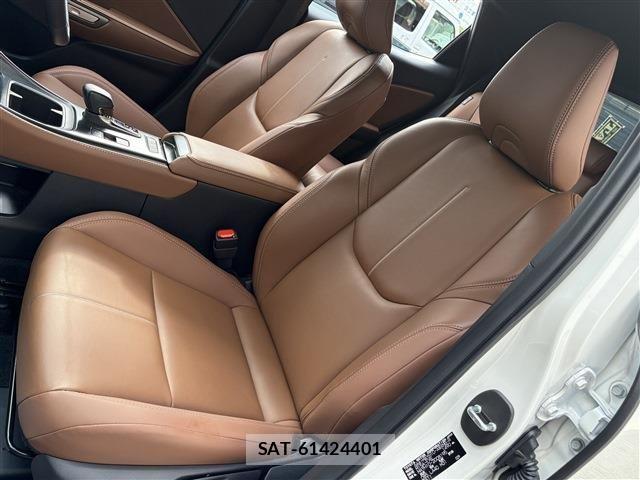Lexus LBX 2024-06 8208377-16