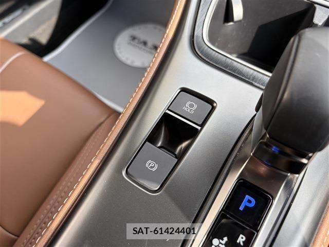 Lexus LBX 2024-06 8208377-26
