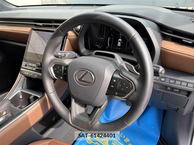 Lexus LBX 2024-06 8208377-27