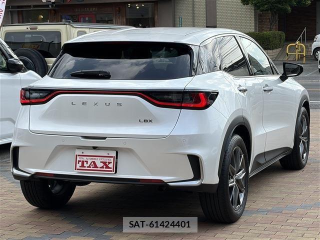 Lexus LBX 2024-06 8208377-3