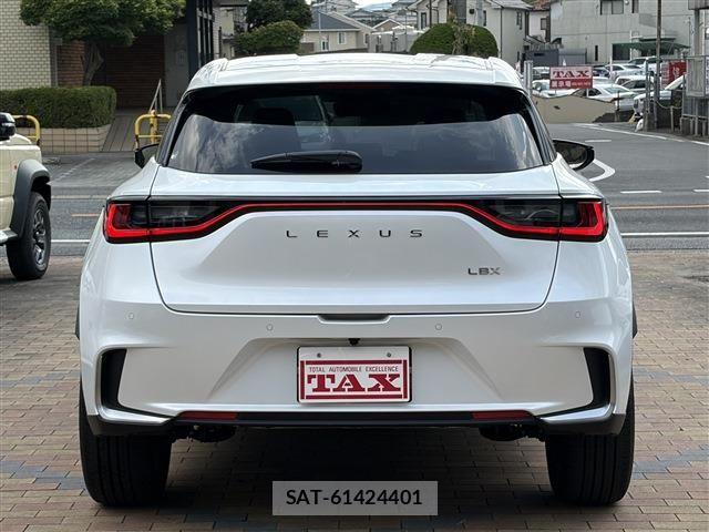 Lexus LBX 2024-06 8208377-5