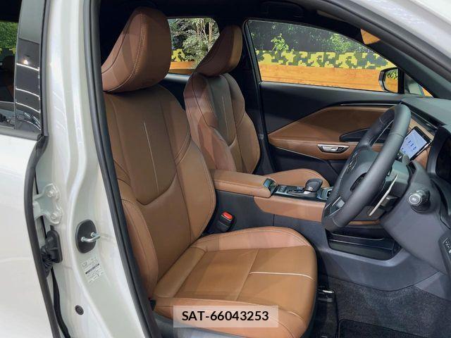 Lexus LBX 2024-07 8208379-9