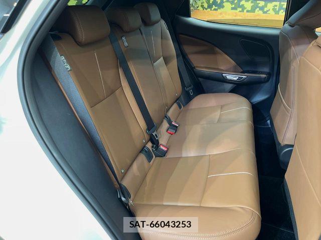 Lexus LBX 2024-07 8208379-10