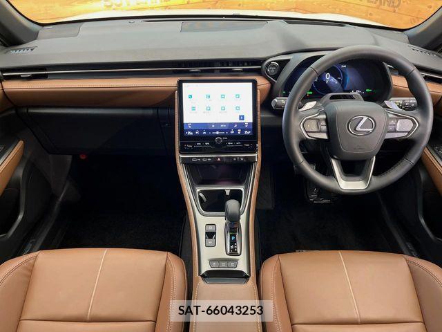Lexus LBX 2024-07 8208379-1