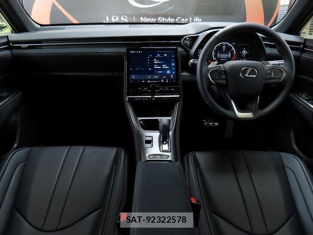 Lexus LBX 2025-10 8315184-2