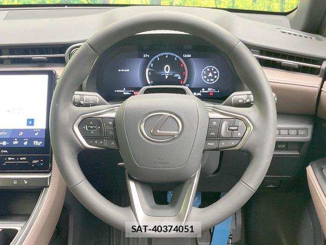 Lexus LBX 2024-11 8366727-10