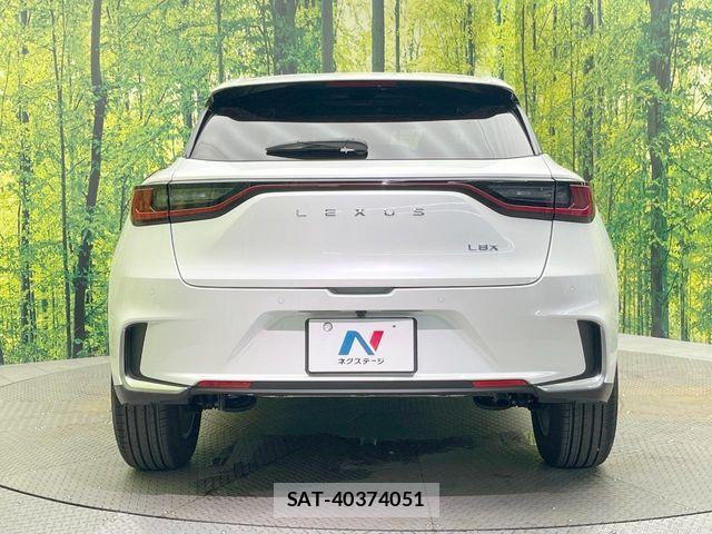 Lexus LBX 2024-11 8366727-14
