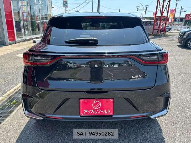 Lexus LBX 2024-07 8366729-9