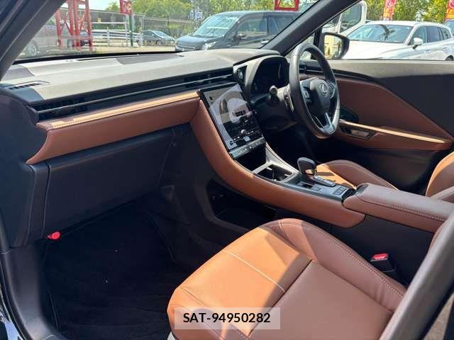 Lexus LBX 2024-07 8366729-12