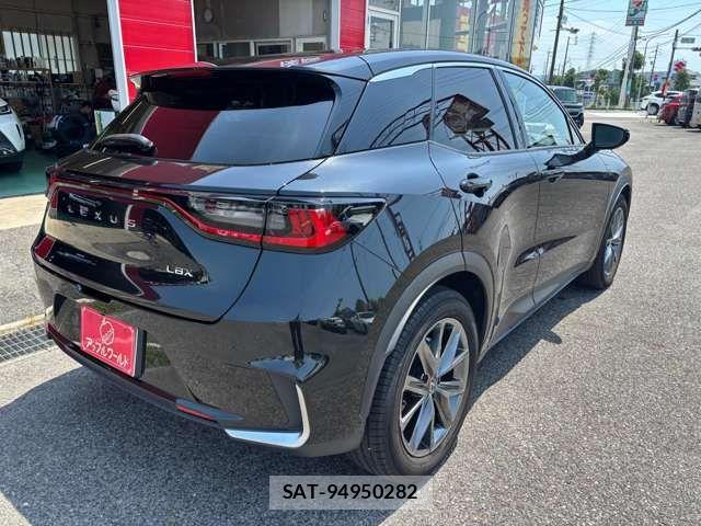 Lexus LBX 2024-07 8366729-1