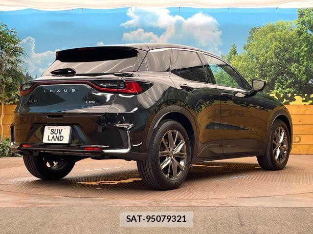 Lexus LBX 2024-02 8525521-15