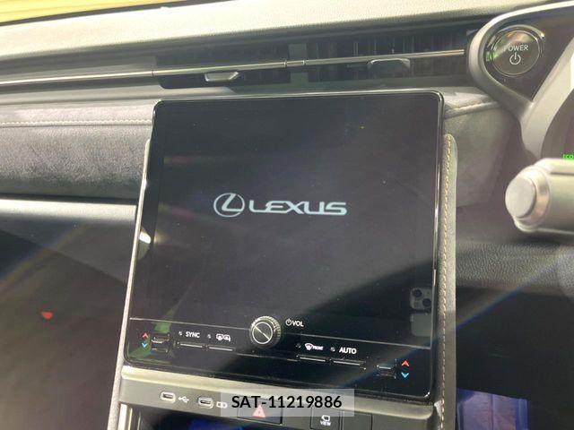 Lexus LBX 2025-06 8562441-2