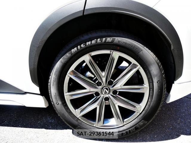 Lexus LBX 2024-02 8666399-11
