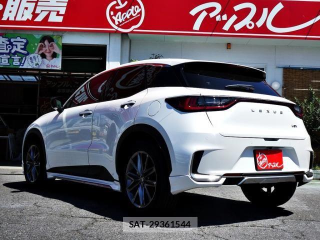 Lexus LBX 2024-02 8666399-3